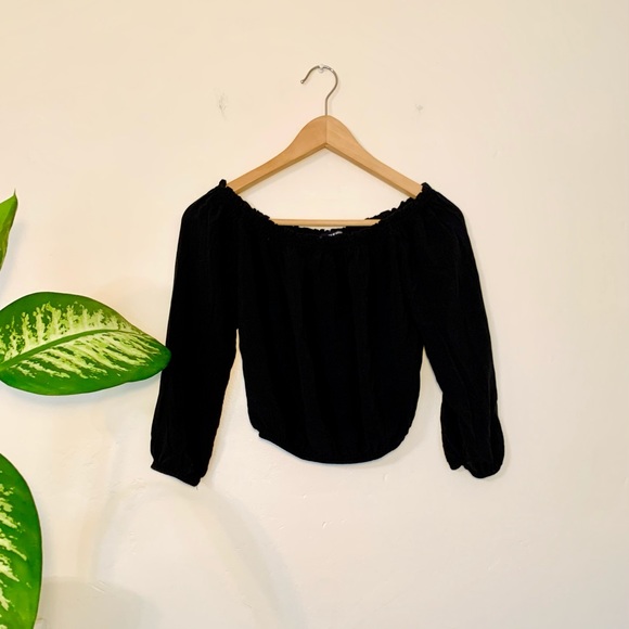 🌟 SOLD 🌟 BRANDY MELVILLE - Off The Shoulder Top - Picture 2 of 7